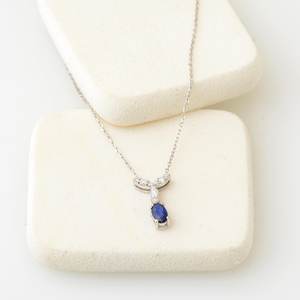 สร้อยคอจี้ไพลินสีน้ำเงิน ประดับด้วยเพชรขาวแท้ ของขวัญเครื่องประดับชั้นดีสำหรับเดือนกันยายน - Product Image 3