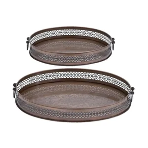 Plateau de présentation décoratif en métal fait main avec finition artisanale de qualité supérieure, ensemble de 2 plateaux décoratifs ovales en métal gravés style bohème - Product Image 1