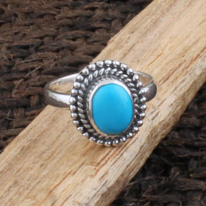 Bague Solitaire Classique Bohème Faite à la Main en Argent Sterling 925 avec Turquoise Sertie Clos, Certifiée Jaipur, Unisexe, pour Mariage et Fête - Product Image 2