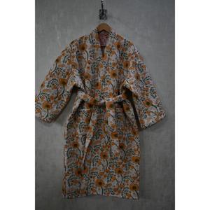 Kimono de Algodón Boho con Estampado Floral, Cuello en V, Cierre con Cordón, Bata Larga para Mujer, Hecho a Mano en India, Suave y de Secado Rápido - Product Image 1