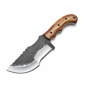 Couteau de chasse et de camping Nordic Forge 1095 en acier, modèle Tracker, avec étui, fabrication artisanale, lame pleine longueur, manche en bois de rose - Product Image 1