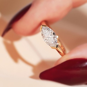 Anillo de Boda Minimalista con Diamante Solitario de Corte Marquesa de 1.70 CT, Plata 925 Chapada en Oro, Certificado GRA, Engaste de Tres Puntas - Product Image 3