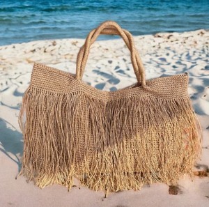 Sac cabas en raphia au crochet |   Sac à bandoulière tissé en paille à franges pour la plage - Product Image 1
