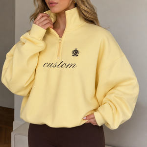 Sudadera amarilla de mujer con cremallera de un cuarto, cuello alto y hombros caídos, estilo oversize - Product Image 4