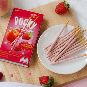 Glico Pocky - Barritas de Galleta Crujientes con Sabor a Fresa, Melocotón y Yogur, en Bolsa - Product Image 2