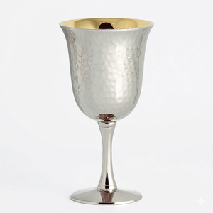 Atractiva Copa Kiddush Moderna con Diseño Martillado, Copa de Vino Plateada, Ecológica, Sostenible, Personalizable, de Metal - Product Image 5