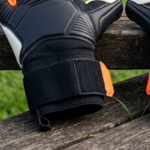 Advanced Goalkeeper Gloves for Football Training and Matches with Flexible Design and Secure Wrist <b>Strap</b> - Product Image 6