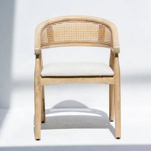 Chaise de salle à manger en rotin Vandana Falcon Stellar avec assise confortable pour les maisons et les intérieurs modernes - Product Image 3