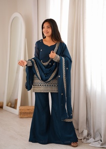 Presentamos una nueva tela de seda crujiente con bordado de lentejuelas y trabajo Jari, conjunto de top con dupatta, pantalón de campana listo para usar. - Product Image 2