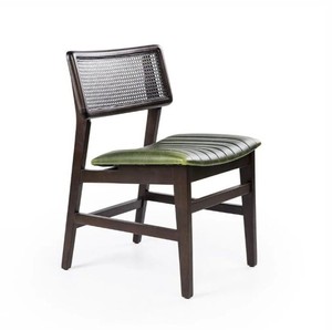 Silla de Comedor Moderna de Mediados de Siglo, de Madera, con Tapicería de Cuero Sintético y Respaldo de Mimbre - Product Image 1