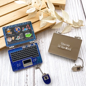 Épingles en émail dur d'usine avec badges à paillettes, logo personnalisé en métal strass émail broche de chaîne de chapeau pour sac - Product Image 1