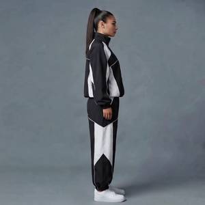 Conjunto Deportivo Personalizado de Chaqueta y Pantalones Cortavientos de Nailon con Cierre, Traje Deportivo de Dos Piezas de Poliéster para Hombre y Mujer - Product Image 3