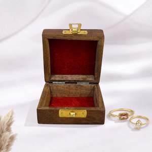 Boîte à bijoux en bois sculptée à la main pour femmes, boîte de rangement décorative rectangulaire moderne et écologique, fabriquée à la main - Product Image 1
