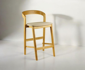 Tabourets de bar gris foncé rembourrés avec dossier, structure en bois massif et bandes tissées en similicuir pour une utilisation en cuisine à la maison ou à l'hôtel - Product Image 3