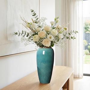 แจกันเซรามิกสีเขียวอมฟ้าสุดหรู พร้อมผิวเคลือบเงา รูปทรงสูงสง่างาม เหมาะสำหรับจัดดอกไม้และตกแต่งบ้านสไตล์โมเดิร์น - Product Image 3