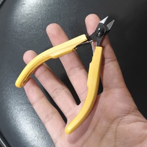 Cortadores Diagonales de Precisión Lindstrom 8148 de 0.1mm-0.8mm, Ultra-Flush, de Acero Inoxidable, Seguros para ESD, CE ISO, para Trefilado de Alambre Plateado y Dorado - Product Image 2