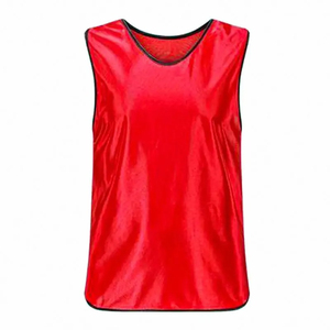 เสื้อกีฬาซ้อมฟุตบอลสีแดงสำหรับผู้ใหญ่แบบ unisex  คอทรงกลม ผ้าโพลีเอสเตอร์ ระบายอากาศได้ดี  ไม่มีแขน  รับออกแบบโลโก้และดีไซน์ตามสั่ง  ใส่ได้ทุกฤดู - Product Image 1