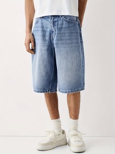 Shorts Bermuda en jean délavé bleu clair pour homme, taille mi-haute, fermeture boutonnée, style urbain, motif patchwork, tissu en coton respirant, été - Product Image 3