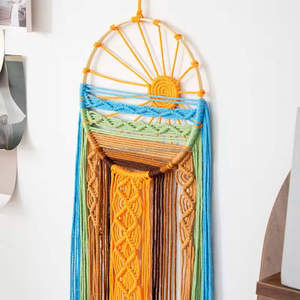 Décoration murale artisanale en macramé avec texture naturelle et design bohème moderne pour une décoration intérieure chaleureuse et des intérieurs élégants - Product Image 5