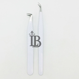 Pinzas de extensión de pestañas de alta demanda con punta curva de 90 grados para volumen, puntas de fibra antideslizantes y mango de diamante - Product Image 1