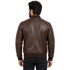 Veste en cuir tendance pour homme, fabriquée avec des matériaux durables et une construction confortable, offrant une tenue fiable, des détails propres et une finition lisse. - Product Image 4