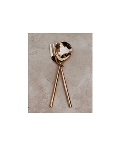 Cuchara y tenedor de metal con acabado brillante tipo espejo para servir ensalada, ideales para bodas, fiestas y celebraciones. - Product Image 5