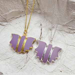 Collar con Colgante de Murciélago de Calcedonia Rosa Hecho a Mano, Chapado en Oro de 14K, Joyería de Animales de Latón, Venta al por Mayor - Product Image 1