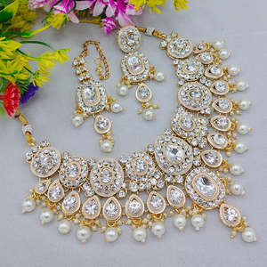 Juego de Collar Gargantilla de Diseño con Cristales Chapados en Oro Jewelemarket 10575521GR, con Piedras Austriacas Brillantes y Cuentas, Estilo Moderno y a la Moda - Product Image 1