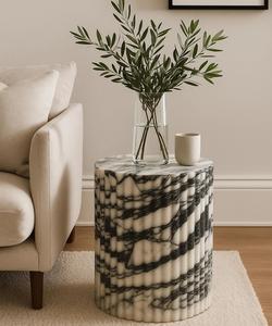 Table d'appoint/de finition/de décoration moderne ronde en marbre Calacatta de luxe, écologique, pour salon, hôtel, par Agra Heritage - Product Image 1