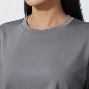 Ensemble de leggings et hauts de yoga courts à manches longues personnalisés avec logo, de qualité supérieure, pour femmes - Product Image 4