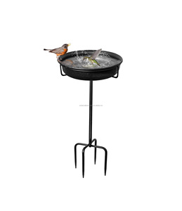 Bain d'oiseaux décoratif en métal pour patio extérieur et jardin, créant un sanctuaire relaxant pour les oiseaux avec un matériau durable et antirouille et un design élégant. - Product Image 3