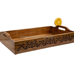 Bandeja de servicio de madera de acacia de lujo con asas de nogal hechas a mano, vajilla decorativa de primera calidad para sala de estar, hotel y uso doméstico - Product Image 4