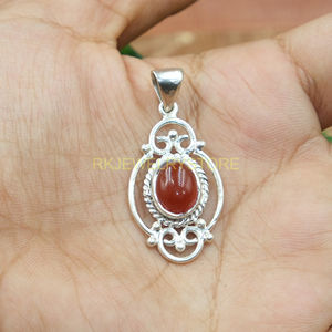 Colgante de Plata de Ley 925 con Cabujón Ovalado de Cornalina Roja Natural, Diseño Bohemio Vintage con Filigrana, Hecho a Mano por Artesanos - Product Image 4