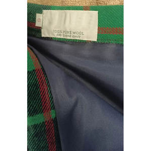 Jupe écossaise plissée vert et bleu à carreaux modernes pour écolière, style kilt, fabriquée au Pakistan, 100 % laine - Product Image 2