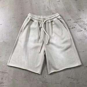 Shorts délavés à l'acide, prêts pour le streetwear, conçus pour les activités urbaines et les looks décontractés - Product Image 2