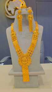 ชุดสร้อยคอและกำไลข้อมือทอง 24K ชุบทองเหลืองประดับเพชรลายดอกไม้สไตล์ชาติพันธุ์สำหรับผู้หญิง เหมาะสำหรับงานแต่งงาน ของขวัญ หรืองานเลี้ยง - Product Image 3