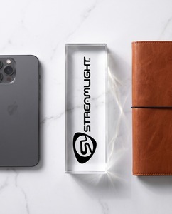 Placa de Identificación Acrílica Personalizada Premium – Letrero de Escritorio Grabado con Láser para Oficina – Placa de Nombre para Escritorio Duradera y Ecológica - Product Image 6