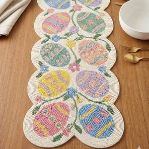 Chemin de table en tissu floral fait main, forme irrégulière, motif œuf de Pâques, jolies napperons et sous-plats - Product Image 1