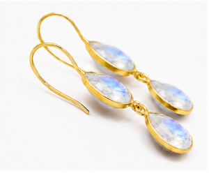 Pendientes Colgantes de Piedra Lunar Arcoíris en Forma de Lágrima, Plata de Ley 925, Chapados en Oro |   Pendientes colgantes de piedra lunar en forma de pera |   Regalo Hecho a Mano - Product Image 3