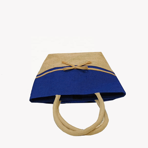 กระเป๋าช้อปปิ้งผ้ากระสอบป่านย้อมสีแบบเป็นมิตรกับสิ่งแวดล้อม พิมพ์ลายตามสั่ง พร้อมหูหิ้วสายใย PP บุผ้าฝ้าย ลายตัวอักษร-ราคารวม - Product Image 4