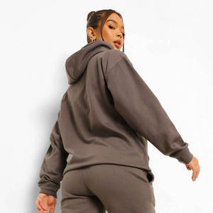 Conjunto de 2 piezas para mujer, personalizado, con estampado puff y patchwork, de corte acampanado y efecto apilado, compuesto por pantalón de chándal de pierna ancha y sudadera con capucha, para invierno, con logo, tallas grandes, en tejido - Product Image 2