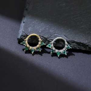 Anneau de piercing délicat pour Daith et lobe d'oreille, en argent sterling 925 plaqué or 14K, avec agate mousse et topaze blanche - Product Image 3