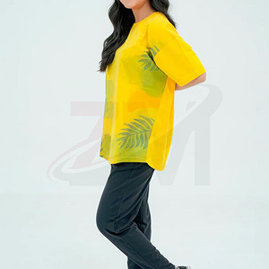 เสื้อยืดคอกลมพิมพ์ลายดอกไม้สีเหลืองสำหรับผู้หญิง ทรงหลวม แขนสั้น ผ้าฝ้าย 100% ระบายอากาศได้ดี สวมใส่สบายๆ สำหรับฤดูใบไม้ผลิและฤดูร้อน - Product Image 2