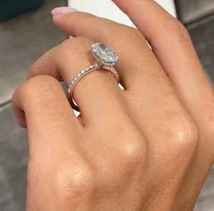 Anillo de Compromiso de Plata 925 con Circonita de 5 Quilates, Engaste Pavé y de Garras, Certificado, Bañado en Rodio, Unisex - Product Image 2