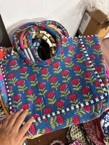 Sac à bandoulière artisanal indien, sac fourre-tout matelassé en coton imprimé au bloc, fait main - Product Image 3