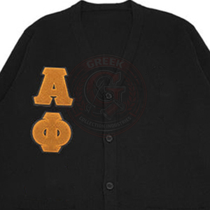 Cardigan Fraternité Alpha Phi Noir avec Bordure Dorée, Logo APA Lettres Grecques, Boutons sur le Devant, Manches Longues, Pull Homme Col V Coupe Classique - Product Image 6