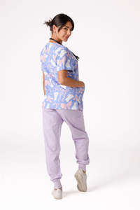 Ensemble de Blouse et Pantalon Médical Personnalisé OEM pour Infirmières Pédiatriques – Tenue d'Infirmière, Blouse Médicale, Uniformes d'Hôpital, Ensembles de Blouses pour Femmes - Product Image 3