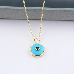 Collier minimaliste avec pendentif rond en turquoise bleue et micro-zirconiums, plaqué or 18 carats, texture finition collet. - Product Image 5