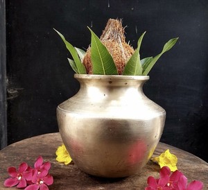 Lota de Pooja de Latón Real a Precio Mayorista, Kalash de Latón para Pooja, Utensilio de Puja de Aleación Metálica, Vajilla Religiosa Hindú - Product Image 2