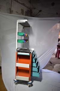 Carrito de Utilidad para Hospital CATTER PILLAR SOLUTIONS con Cajones y Contenedores Coloridos, Marco Naranja, Ruedas Metálicas, para Uso Médico, India - Product Image 3